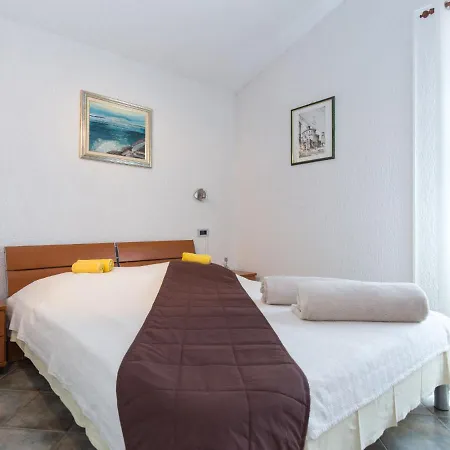 Starigrad-4 By Interhome Starigrad